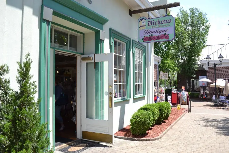 store front for Dickens Gift Shoppe Boutique